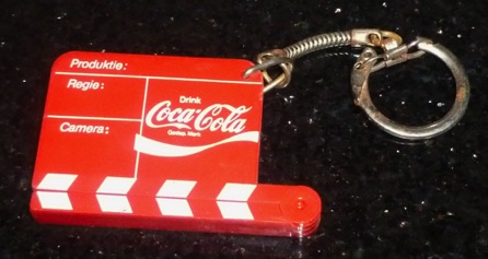 93146-4 € 3,00 coca  cola sleutelhanger plastic filmbord
